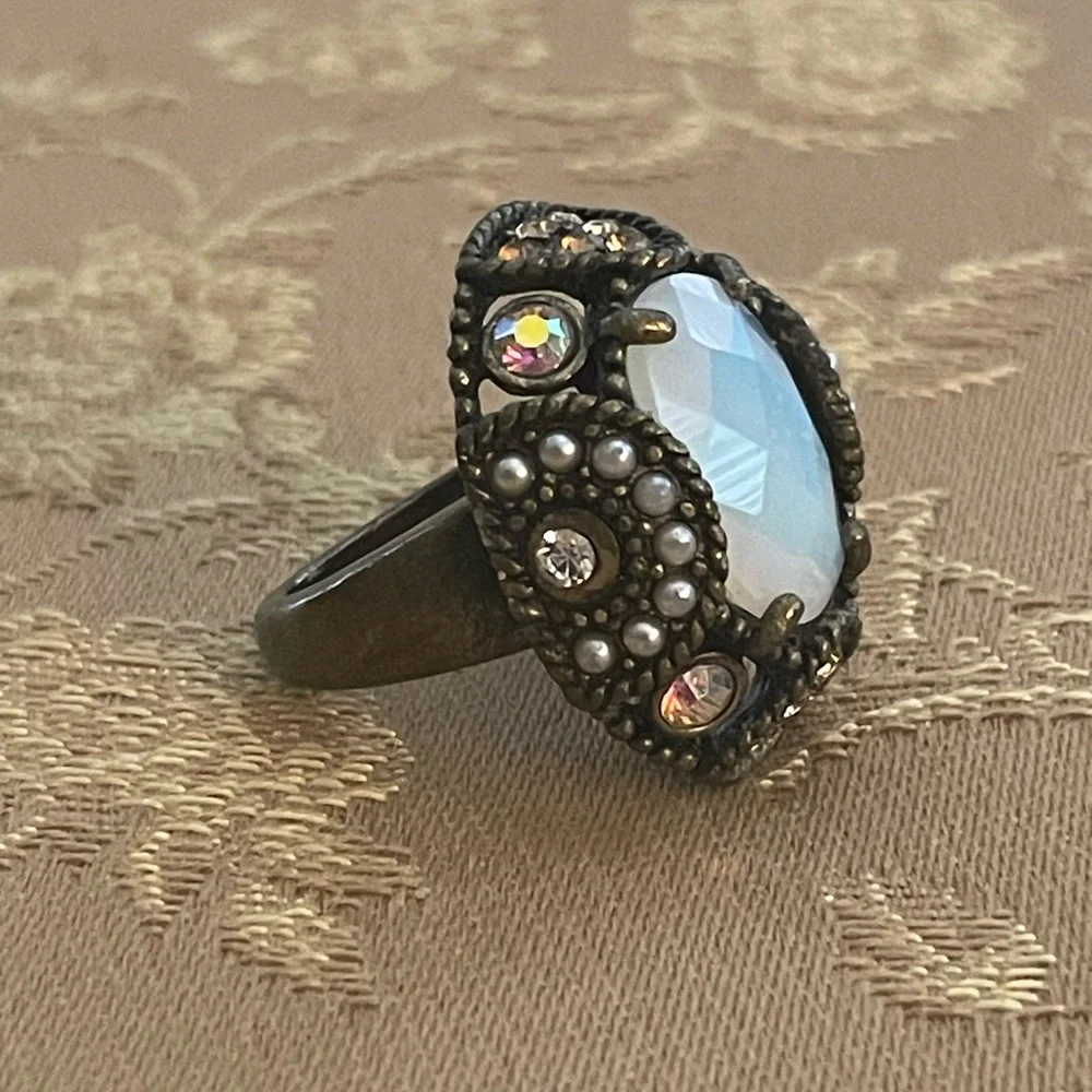 🌟SALE🌟Vintage Avon’s Mark Faux Opal Romantic Statement Ring! Size approx 7.5-8. - Picture 5 of 11